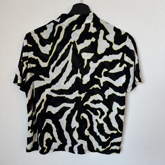 Zara Women's Retro Black & White Mock Neck Blouse - Picture 3 of 3